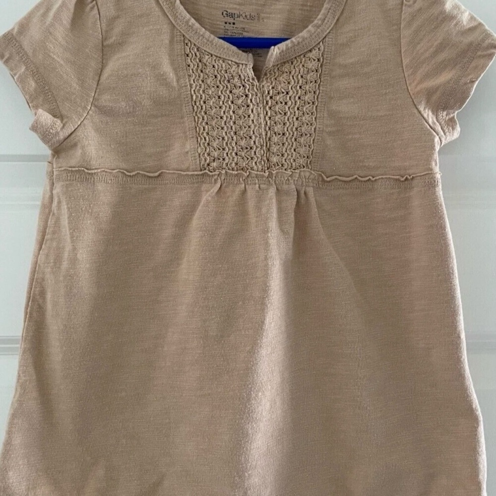 GAP kids tan  Short Sleeve Top size 6/7